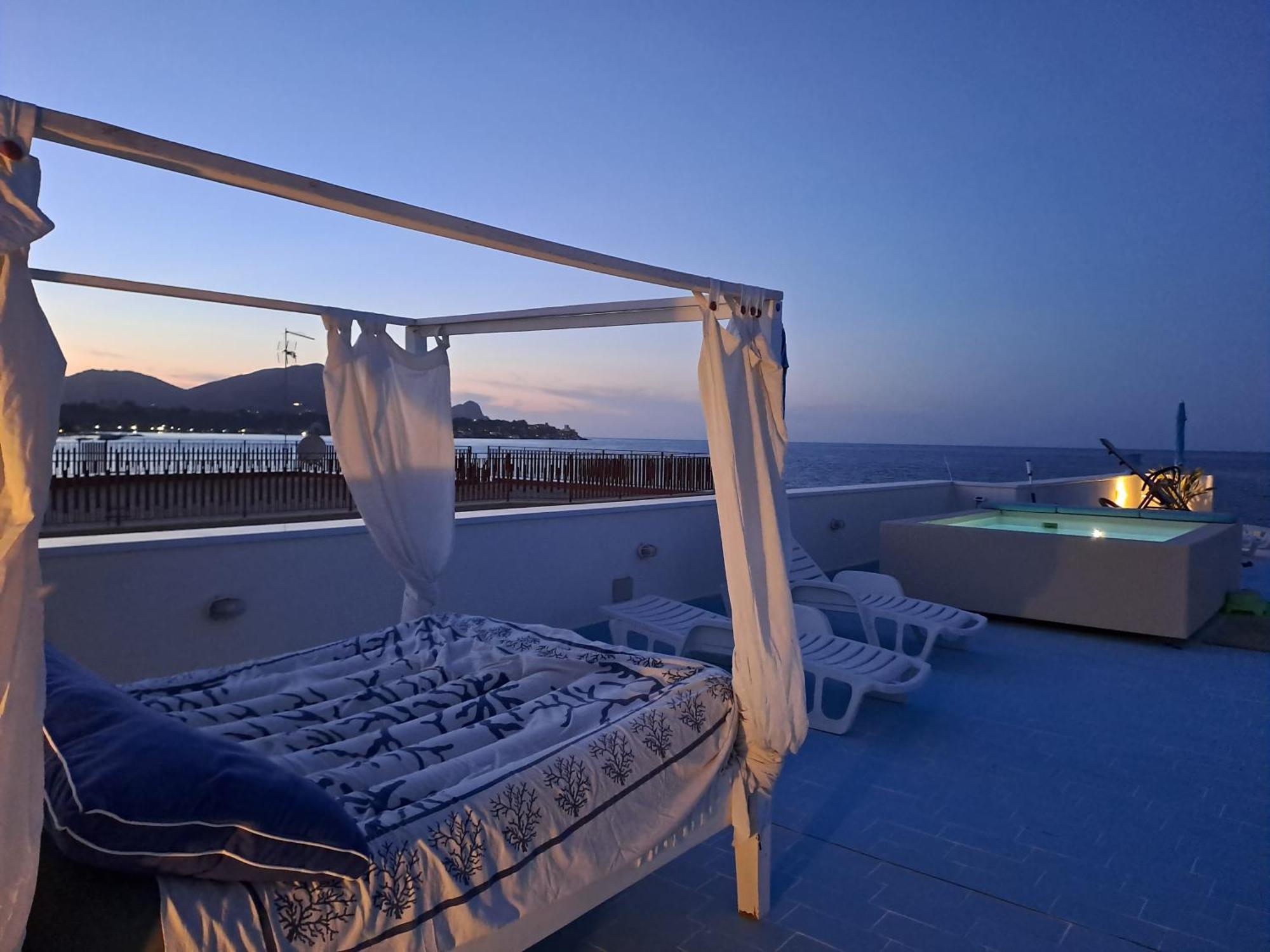 Blue Life, Sea-Luxury Rooms On The Beach Between Palermo And Cefalu' 카스텔다치아 외부 사진