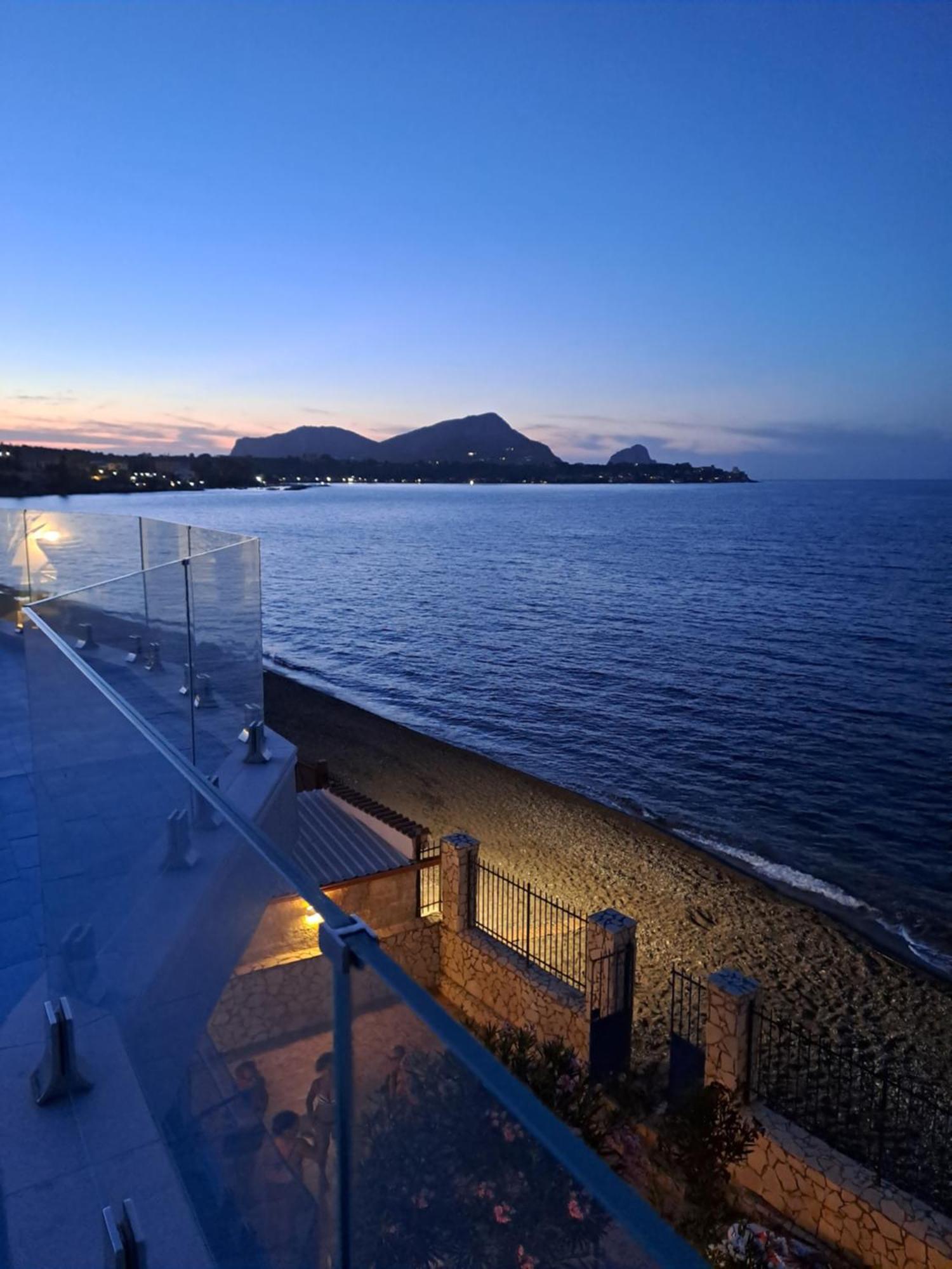 Blue Life, Sea-Luxury Rooms On The Beach Between Palermo And Cefalu' 카스텔다치아 외부 사진